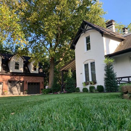 The Henry Carriage House Apartment Bentonville Exterior foto