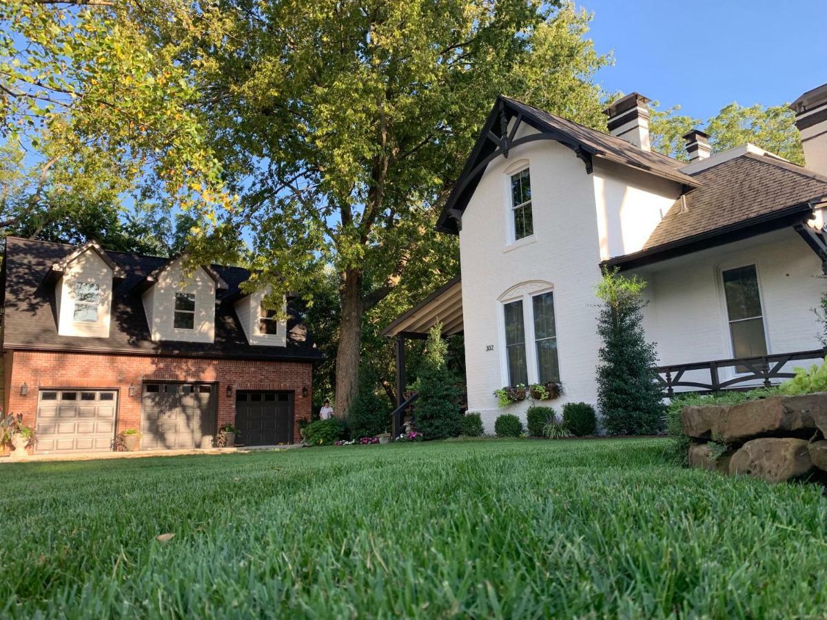 The Henry Carriage House Apartment Bentonville Exterior foto